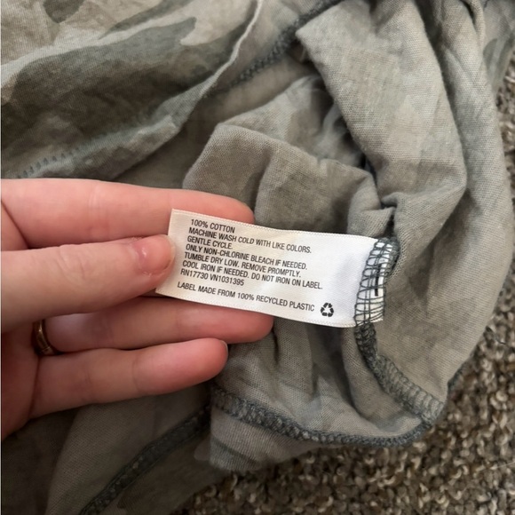 Universal Thread - Picture 3 of 3